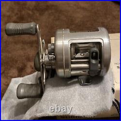 Shimano Silver Calcutta 100 CT-100 Baitcasting Fishing Reel with Box